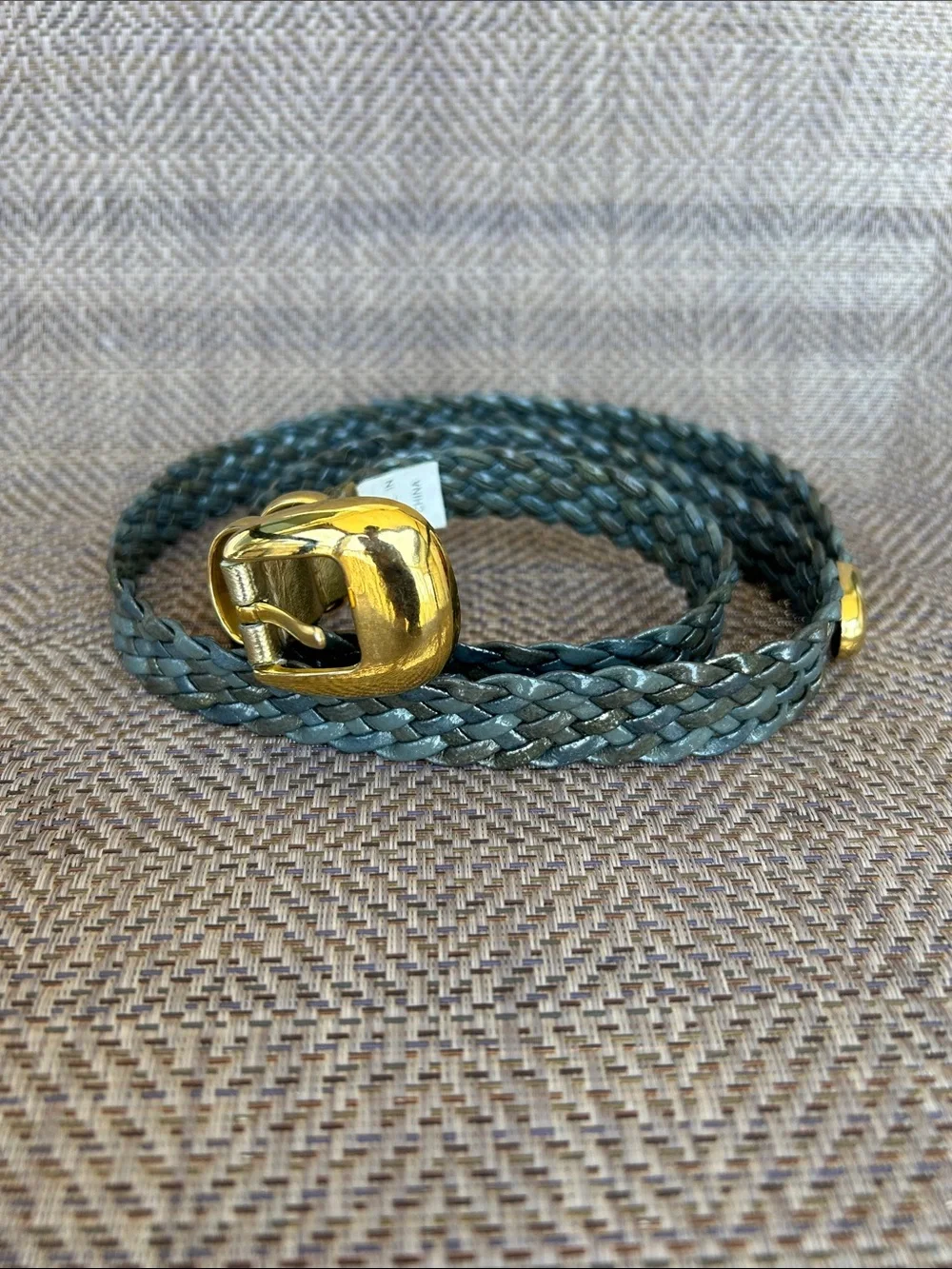 Woven gray shiny women’s Belt with Gold Buckle. Size M/L